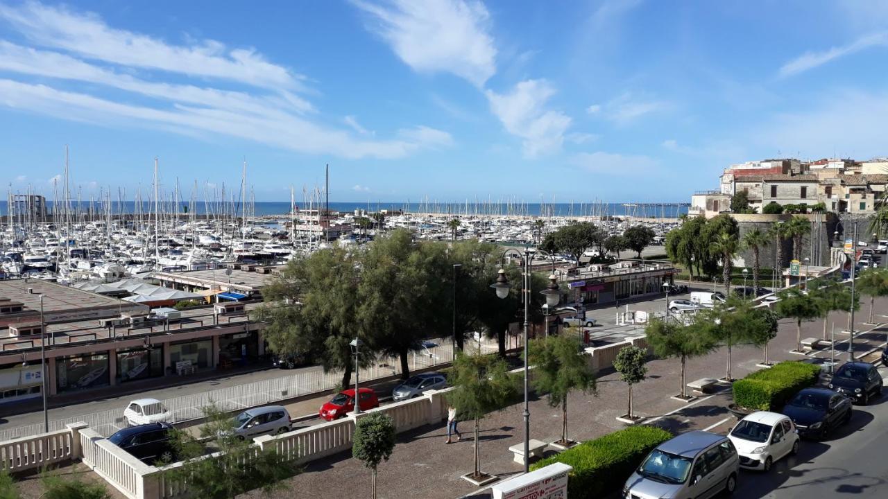 Spazioso Appartamento Sul Lungomare Di Nettuno Ngoại thất bức ảnh